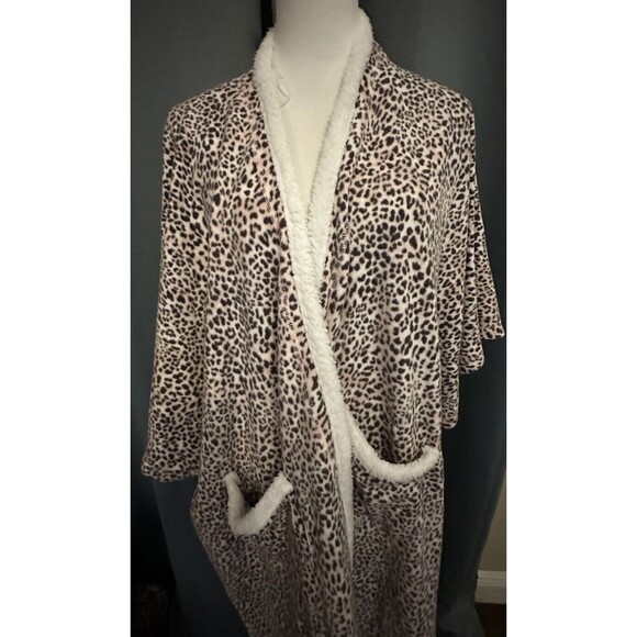 Mia And Tess Blanket Wrap One Size NWT Pink Leopard Wrap Fleece - Picture 2 of 6